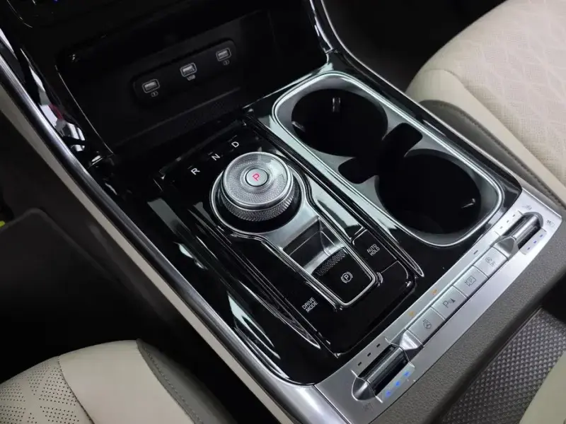 2021 Kia Carnival с пробегом 15 602 км