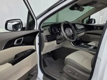 2021 Kia Carnival с пробегом 15 602 км