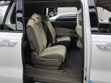 2021 Kia Carnival с пробегом 15 602 км