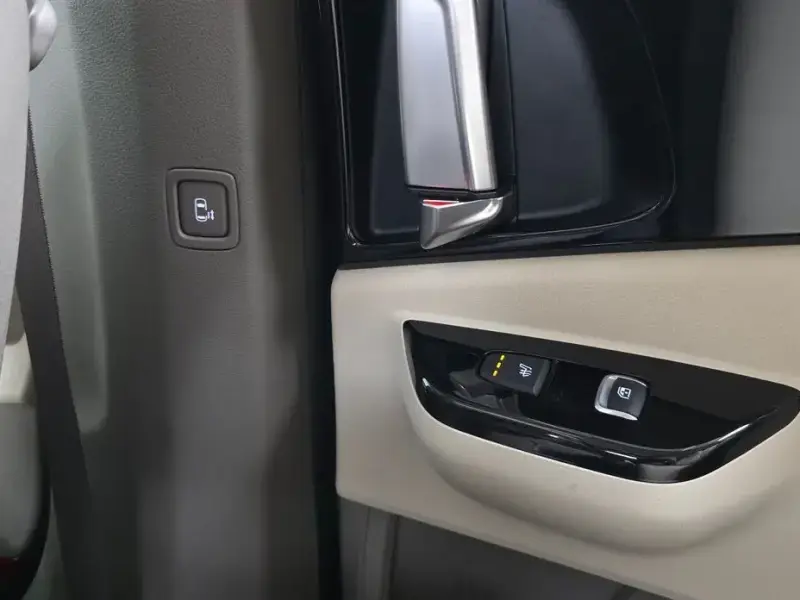 2021 Kia Carnival с пробегом 15 602 км