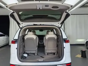 2021 Kia Carnival с пробегом 15 602 км