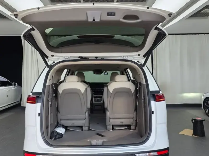 2021 Kia Carnival с пробегом 15 602 км