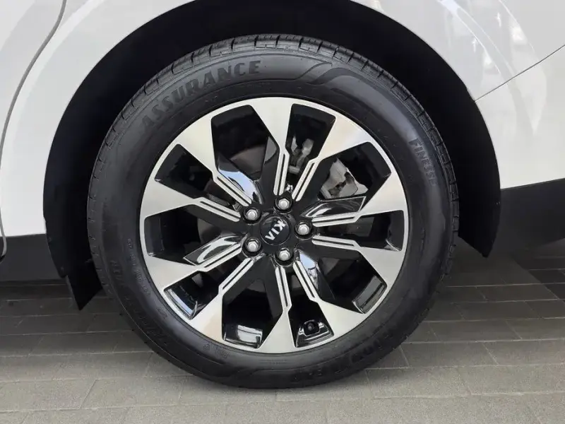 2021 Kia Carnival с пробегом 15 602 км