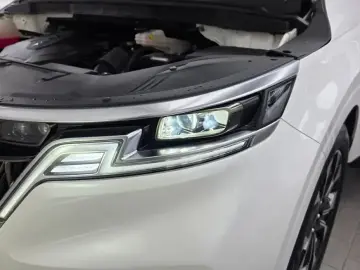2021 Kia Carnival с пробегом 15 602 км