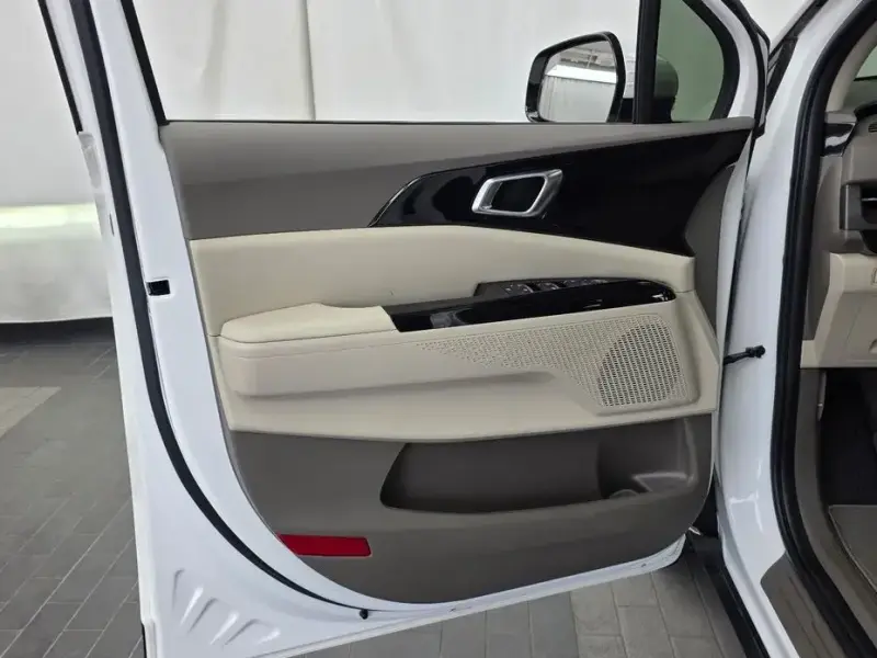 2021 Kia Carnival с пробегом 15 602 км