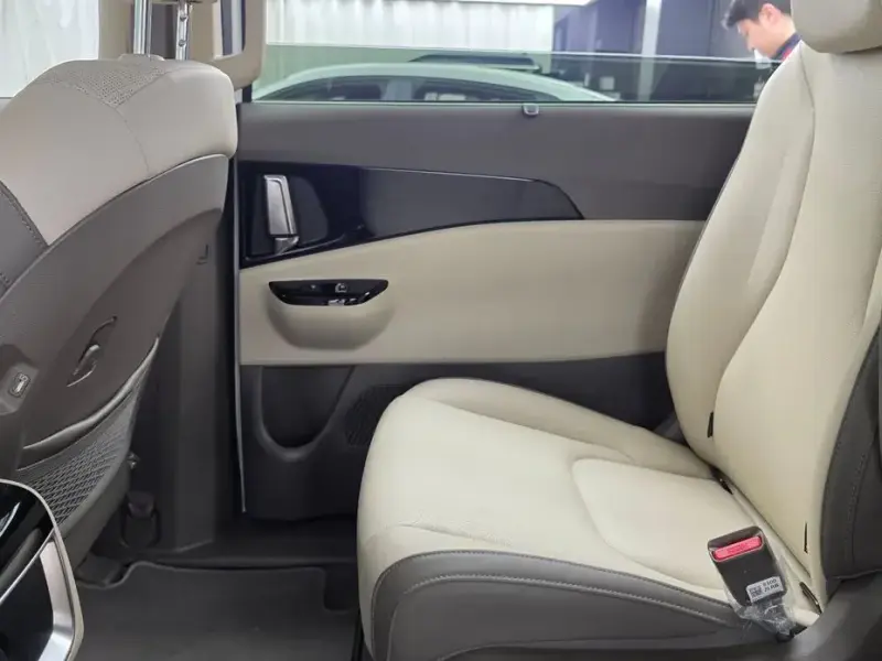 2021 Kia Carnival с пробегом 15 602 км
