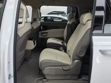 2021 Kia Carnival с пробегом 15 602 км