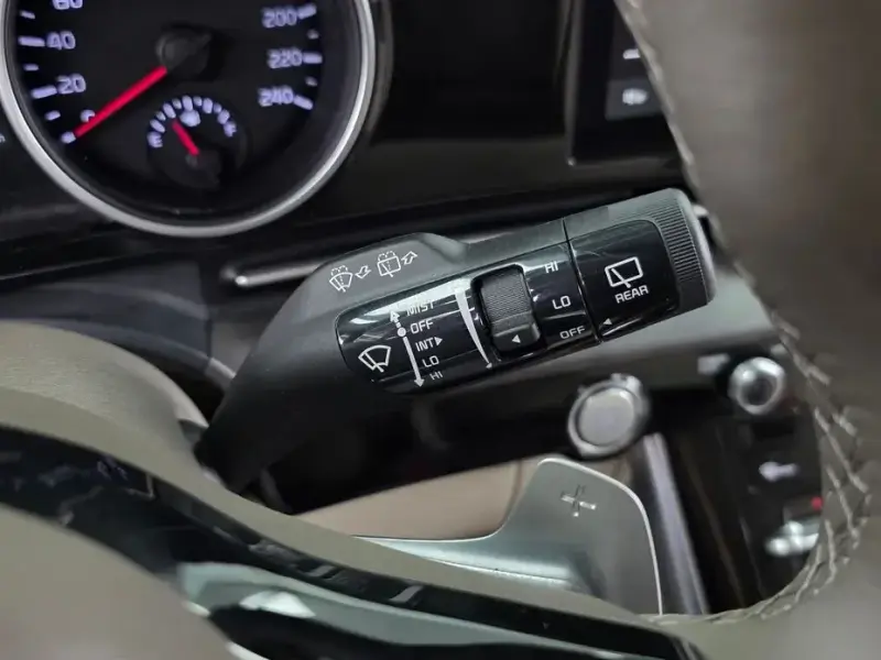2021 Kia Carnival с пробегом 15 602 км
