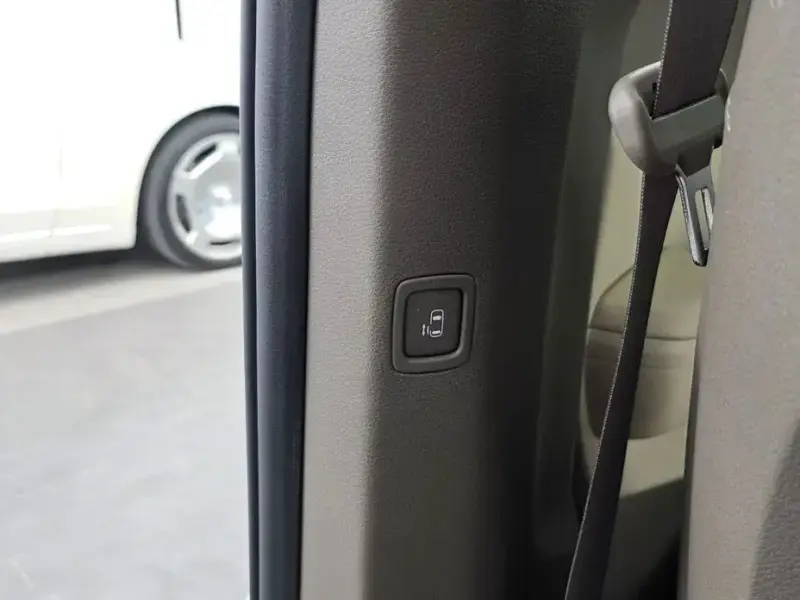 2021 Kia Carnival с пробегом 15 602 км