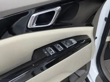 2021 Kia Carnival с пробегом 15 602 км