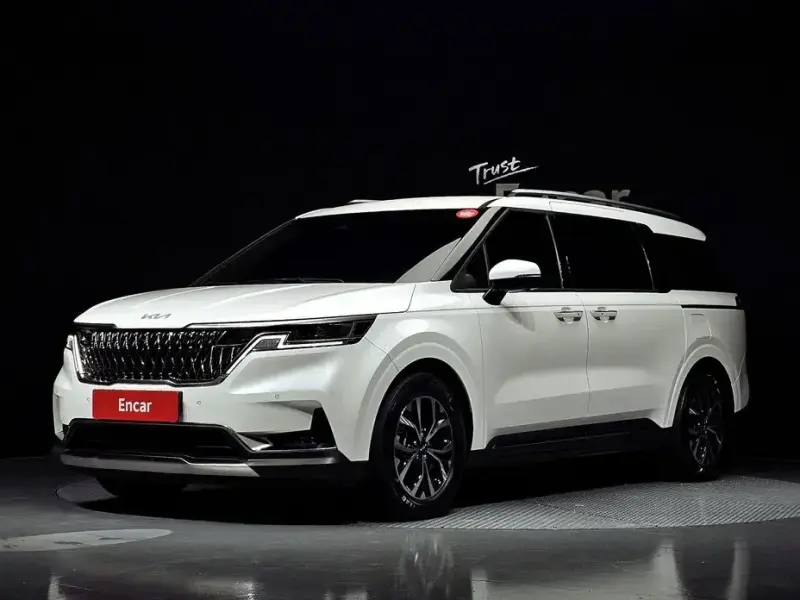 2023 Kia Carnival с пробегом 52 617 км