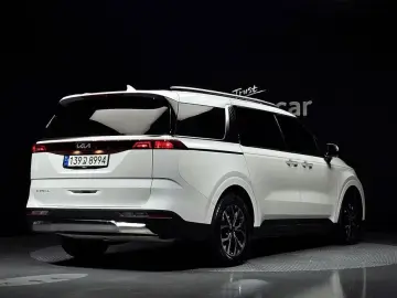 2023 Kia Carnival с пробегом 52 617 км
