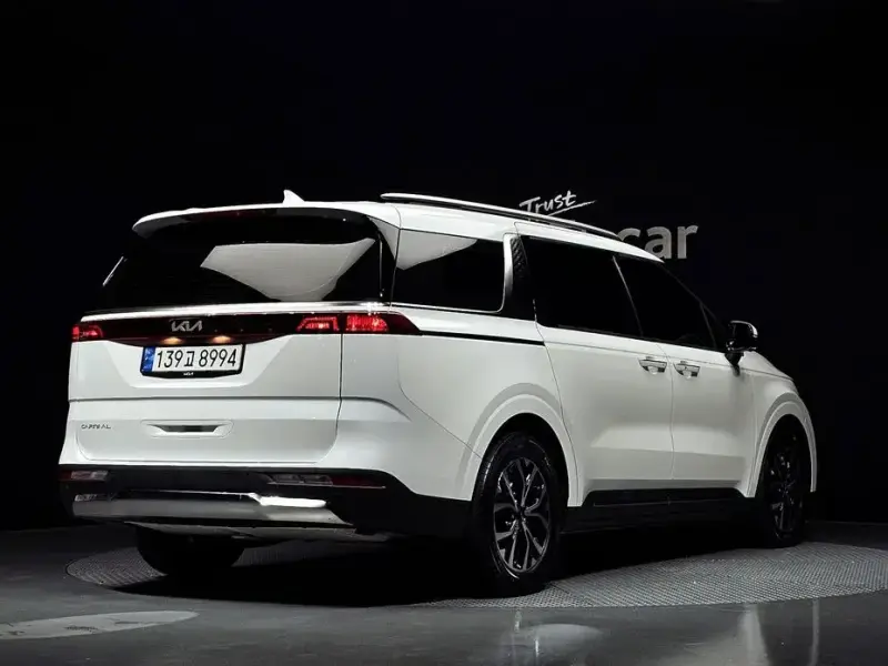 2023 Kia Carnival с пробегом 52 617 км