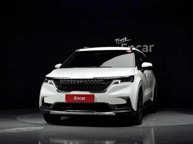 2023 Kia Carnival с пробегом 52 617 км