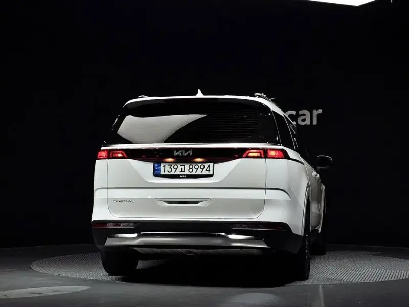 2023 Kia Carnival с пробегом 52 617 км