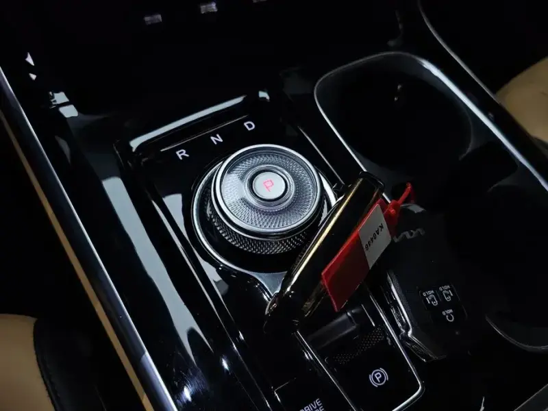 2023 Kia Carnival с пробегом 52 617 км