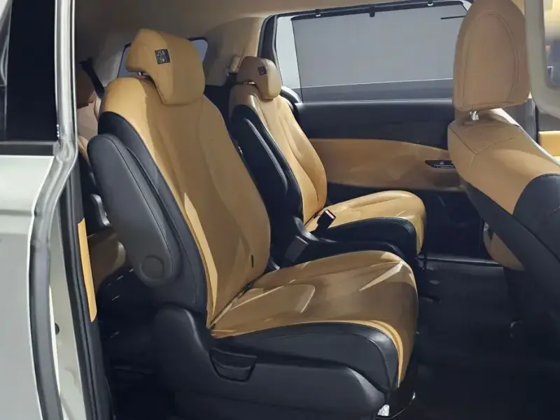 2023 Kia Carnival с пробегом 52 617 км
