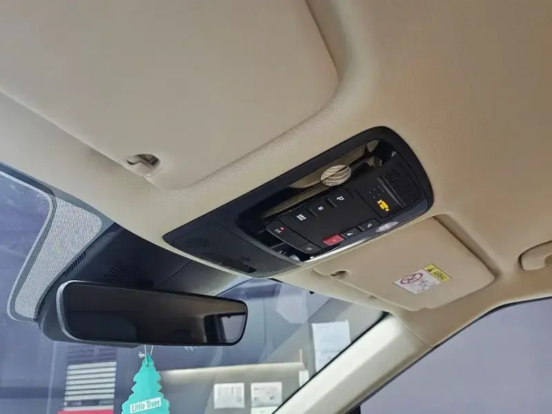2023 Kia Carnival с пробегом 52 617 км