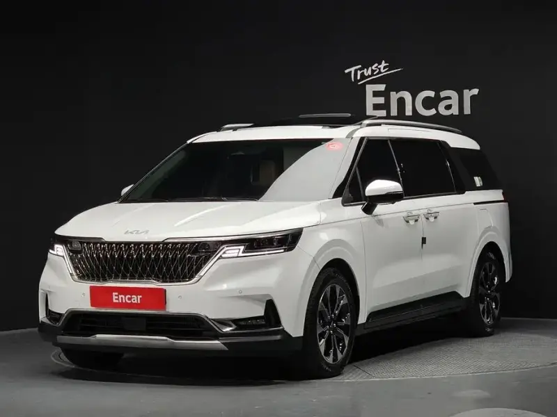 2023 Kia Carnival с пробегом 5 504 км