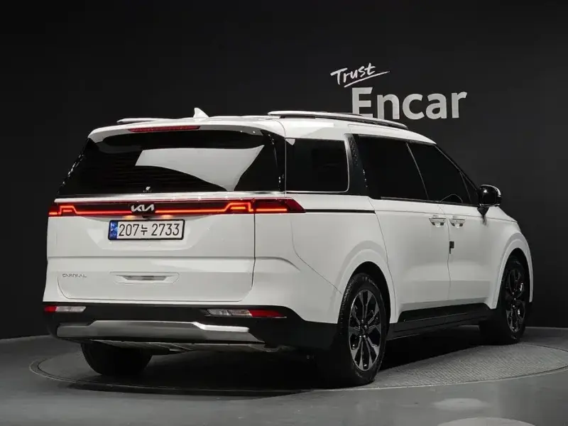 2023 Kia Carnival с пробегом 5 504 км