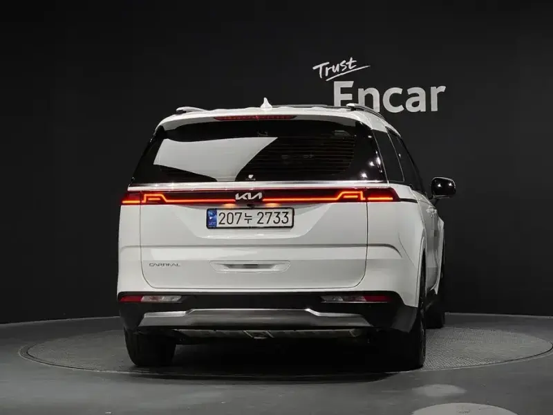 2023 Kia Carnival с пробегом 5 504 км