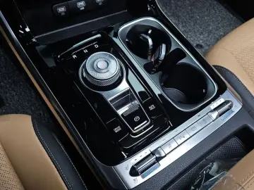 2023 Kia Carnival с пробегом 5 504 км