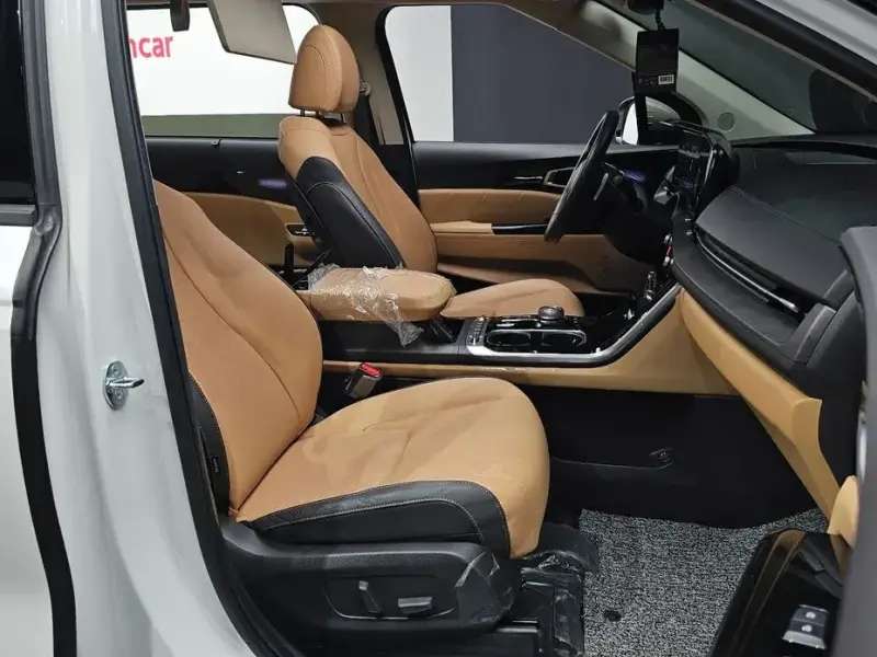 2023 Kia Carnival с пробегом 5 504 км