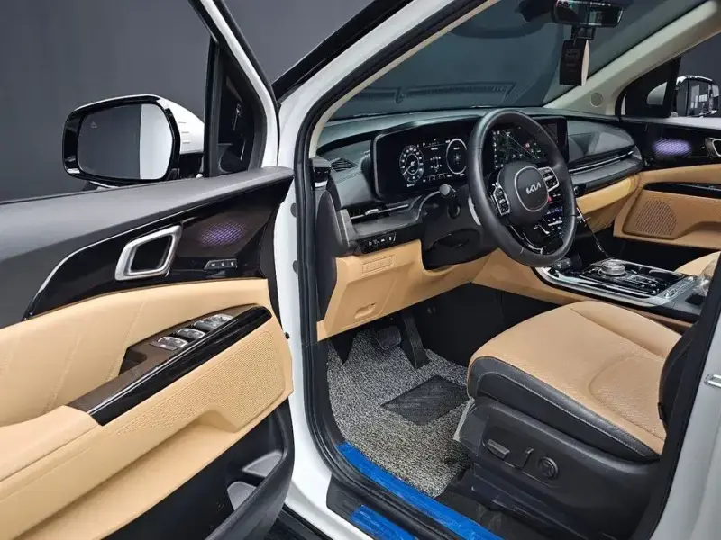 2023 Kia Carnival с пробегом 5 504 км