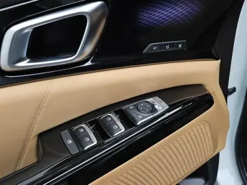 2023 Kia Carnival с пробегом 5 504 км