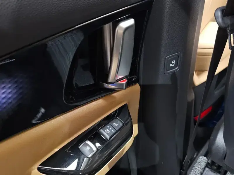 2023 Kia Carnival с пробегом 5 504 км