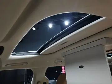 2023 Kia Carnival с пробегом 5 504 км