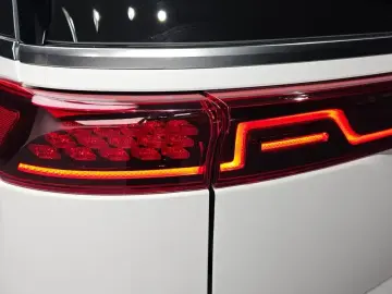2023 Kia Carnival с пробегом 5 504 км