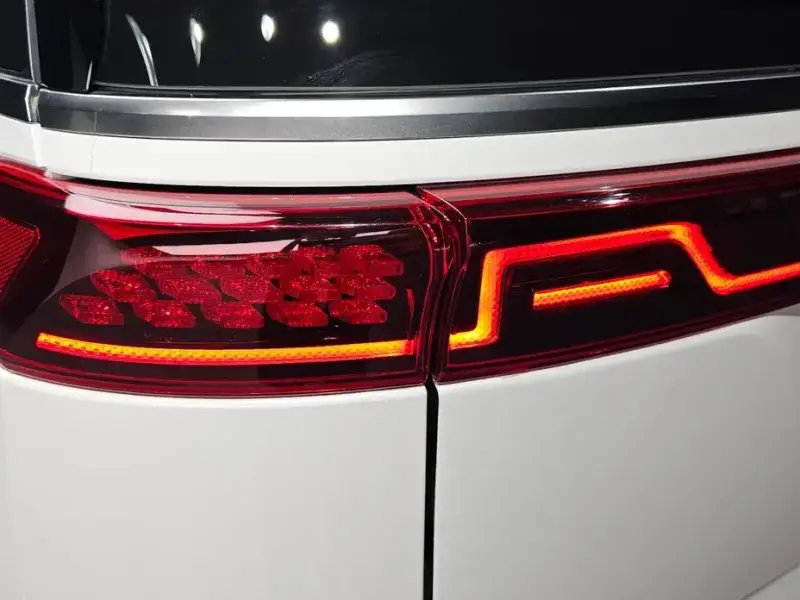 2023 Kia Carnival с пробегом 5 504 км