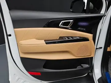 2023 Kia Carnival с пробегом 5 504 км