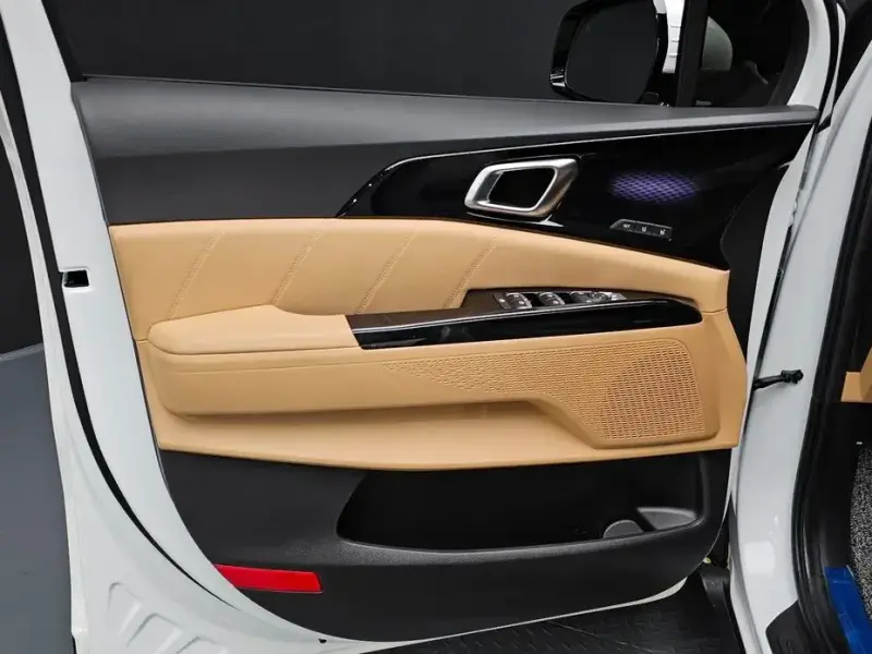 2023 Kia Carnival с пробегом 5 504 км