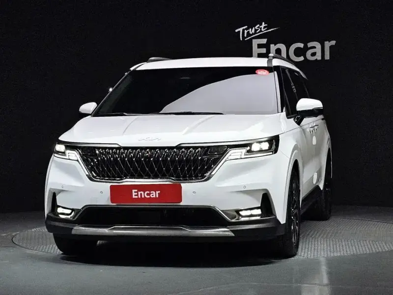 2023 Kia Carnival с пробегом 10 515 км