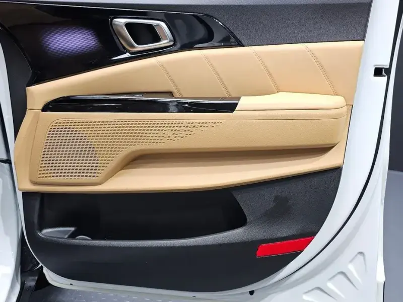 2023 Kia Carnival с пробегом 5 504 км