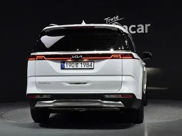 2023 Kia Carnival с пробегом 10 515 км