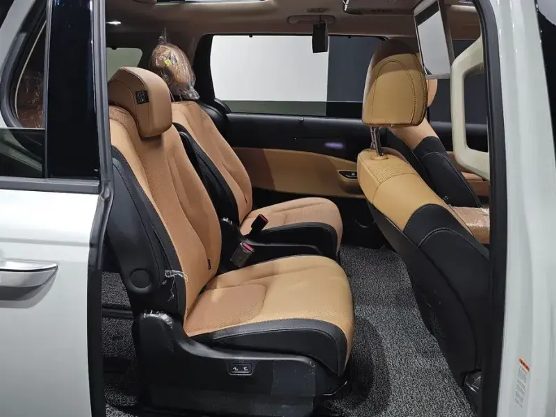2023 Kia Carnival с пробегом 5 504 км