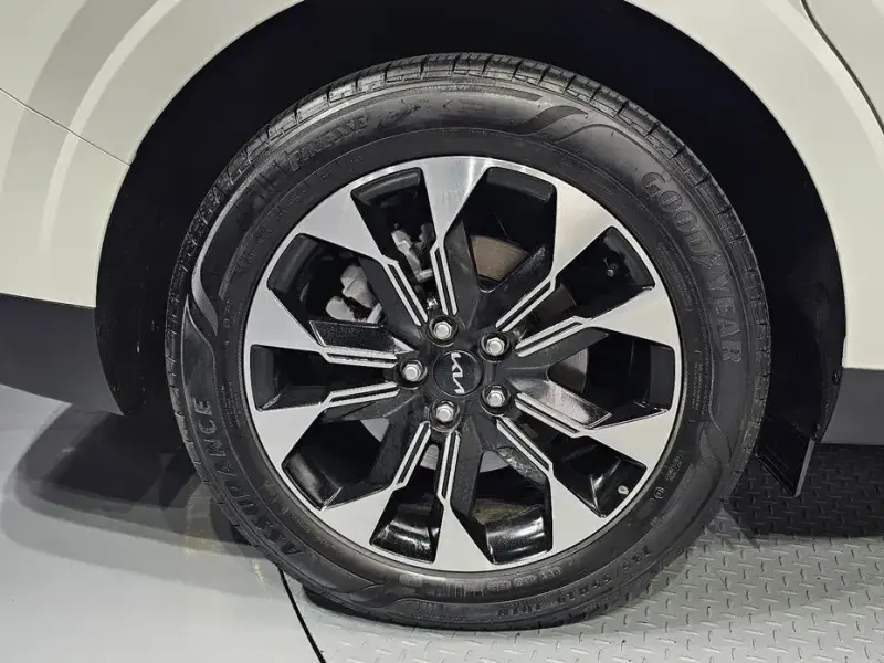2023 Kia Carnival с пробегом 10 515 км