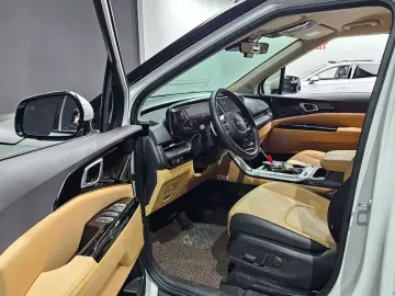 2023 Kia Carnival с пробегом 10 515 км