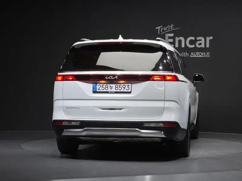 2022 Kia Carnival с пробегом 107 186 км