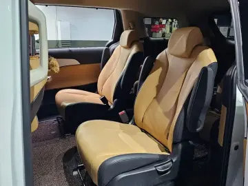 2023 Kia Carnival с пробегом 10 515 км