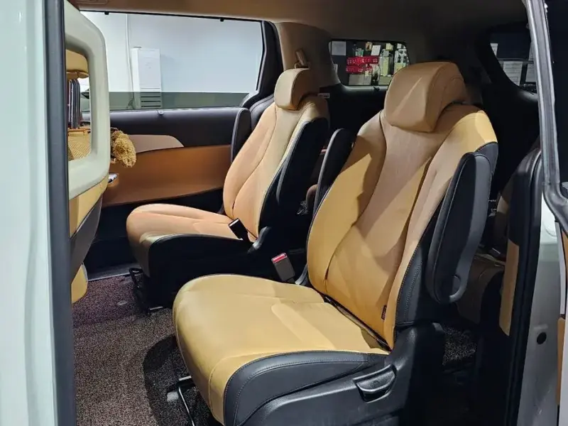 2023 Kia Carnival с пробегом 10 515 км
