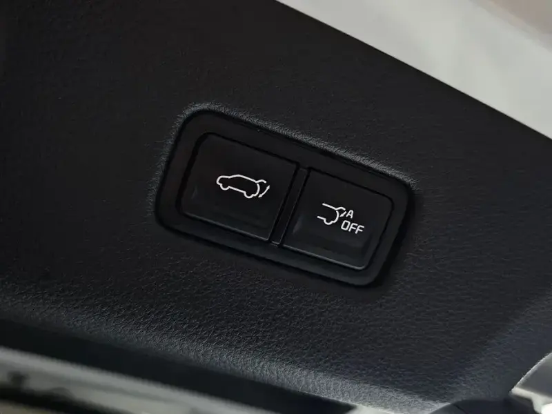 2023 Kia Carnival с пробегом 10 515 км