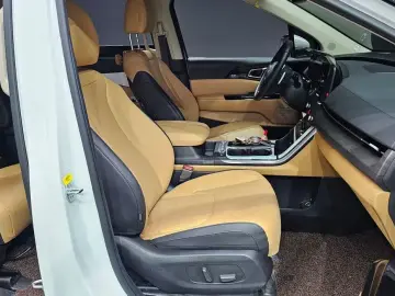 2023 Kia Carnival с пробегом 10 515 км