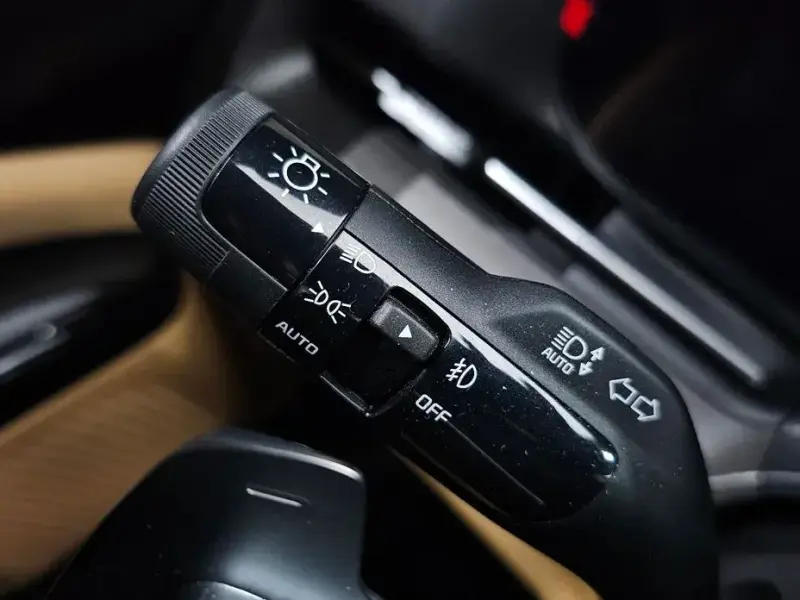 2023 Kia Carnival с пробегом 10 515 км