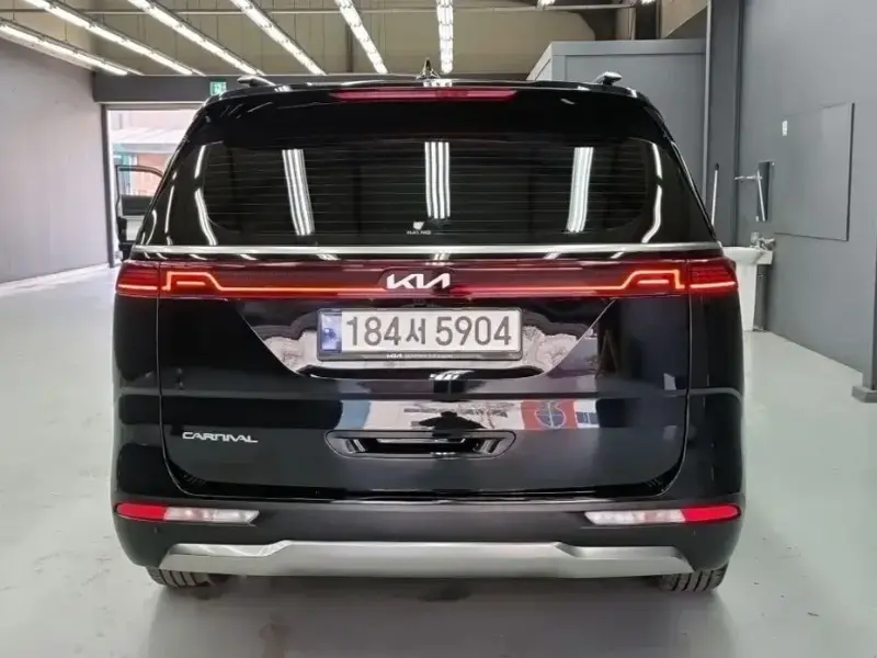 2023 Kia Carnival с пробегом 81 183 км