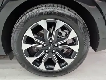 2023 Kia Carnival с пробегом 81 183 км