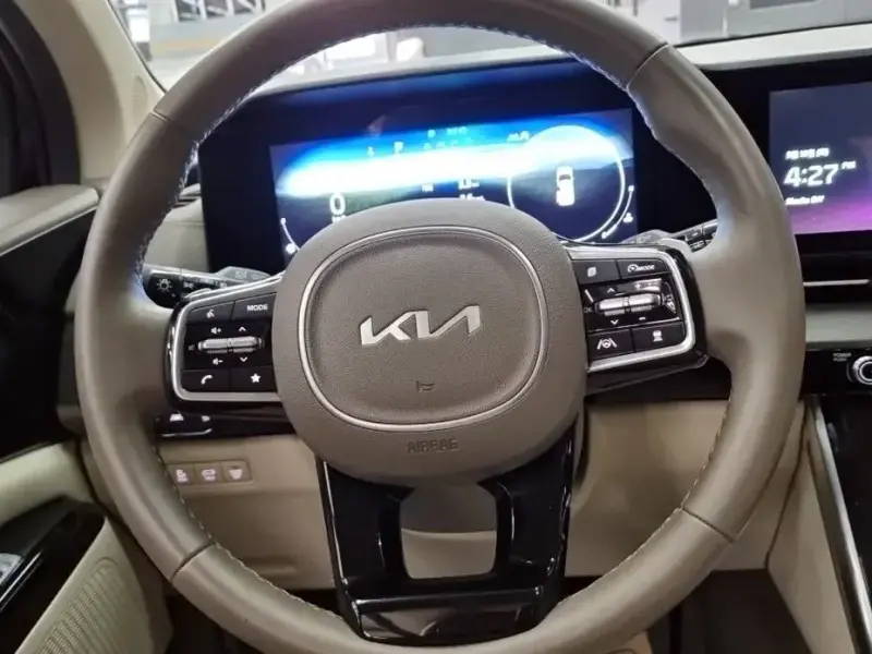 2023 Kia Carnival с пробегом 81 183 км